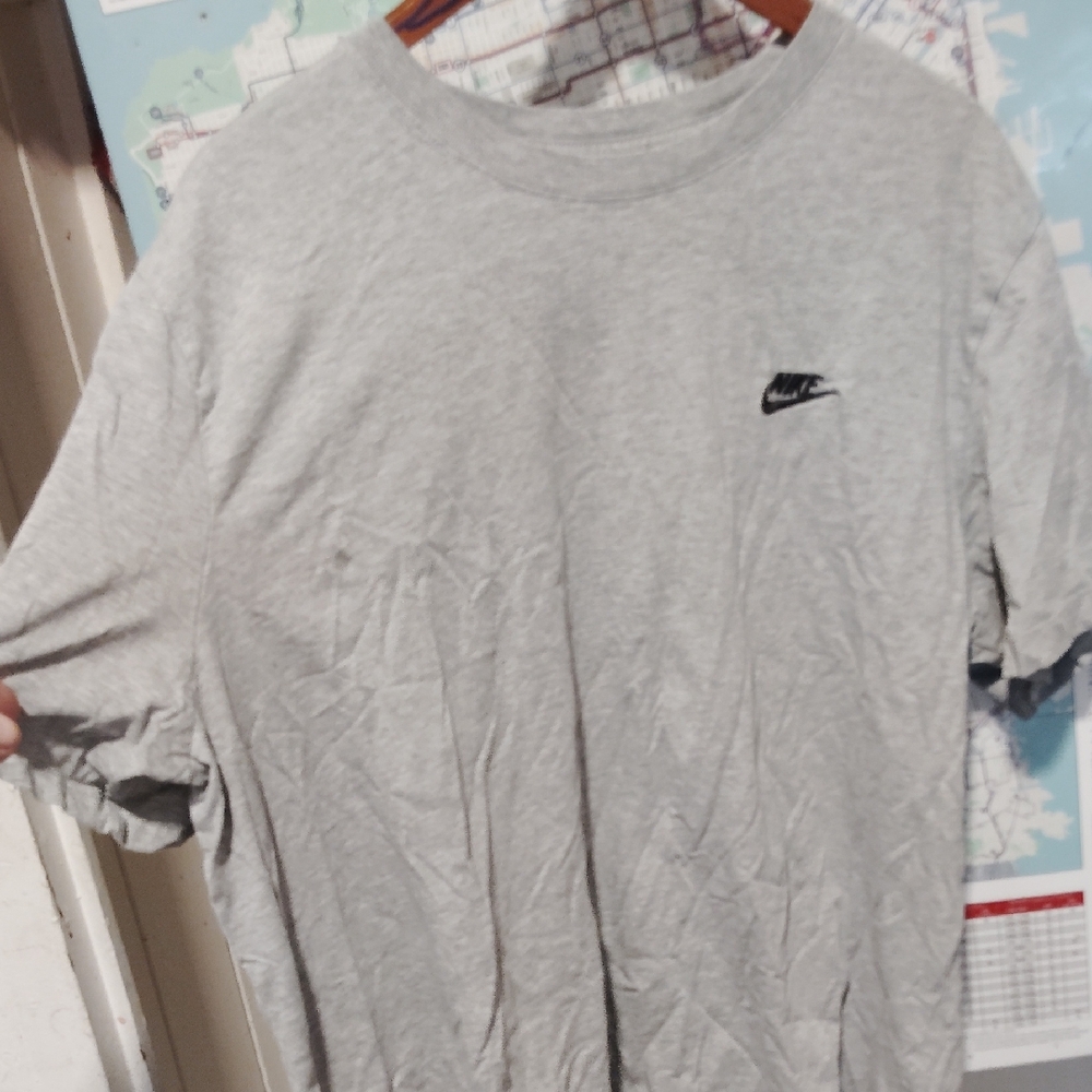 Nike Light Gray Men's Short Sleeve Tee